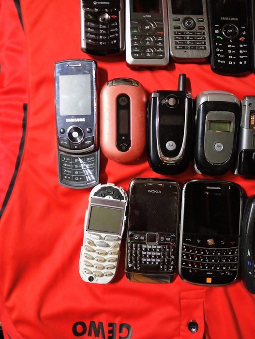 Lot de telefoane pt piese ( multe se aprind)
