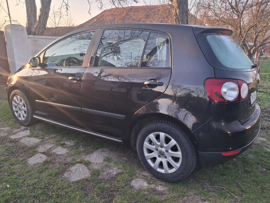 Proprietar in acte vand  VW Golf 5 plus 1,4 MPI