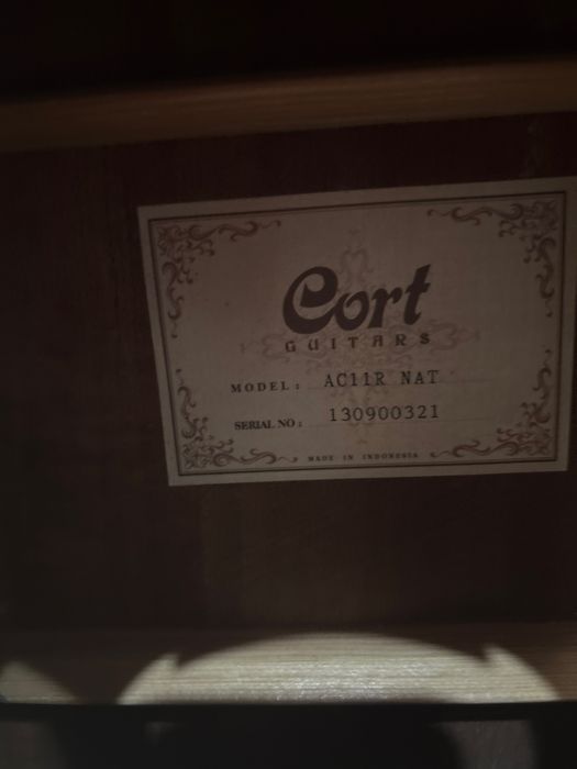 Продам гитару классическую cort