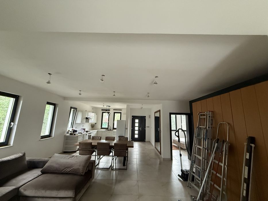 Casa cu curte pe un nivel ,loc parcare de inchiriat Bercu Rosu
