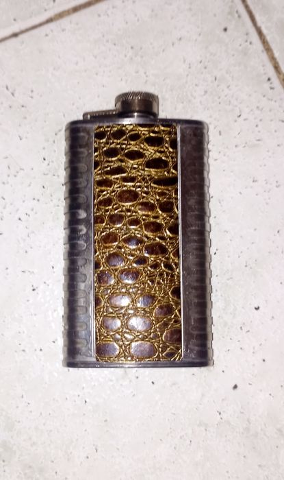 Метална бутилка за алкохол 150 мл  6 евро