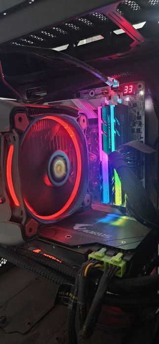 Vând PC Gaming cu procesor Intel Core i7 7440x, 4,3 GHz