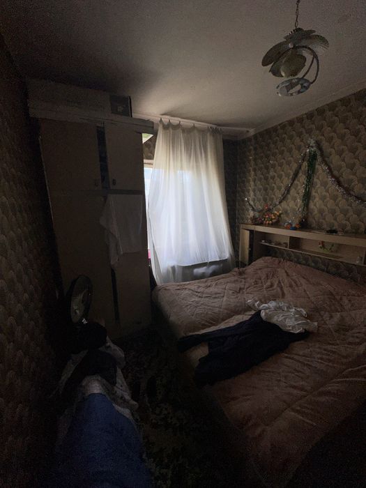 Продаётся трёхкомнатная на м-в Карасу 6 ( 275 школа )