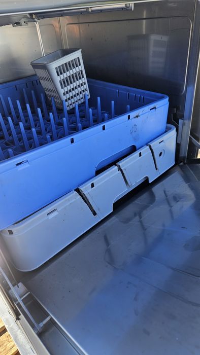 Професионална съдомиялна машина