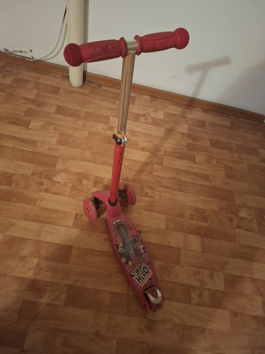 Детский самокат .