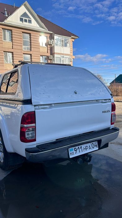 Продам авто Toyota Hilux 2011г