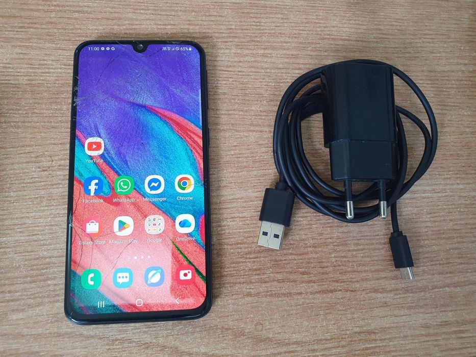 telefon Samsung A40 display color perfect functional sticla fisurata