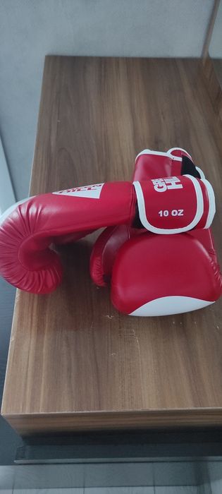 Перчатки боксерские Новые.