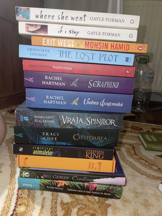 Intre 50-60 carti noi sau foarte putin uzate si in romana si in engl