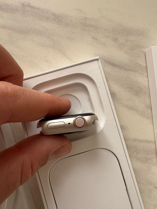 Apple Watch SE 2 40 мм Starlight LTE Cellular