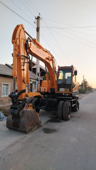 Hyundai 140 ekskavator srochni sotiladi.