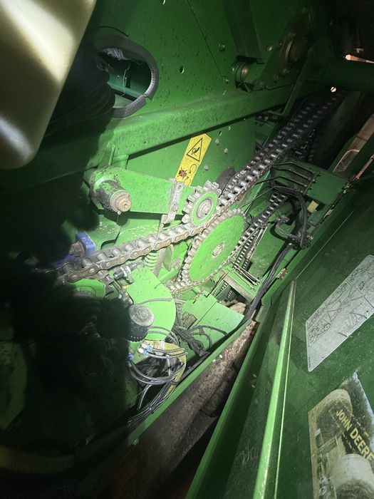 Продам пресс рулонный подборщик John Deere 579