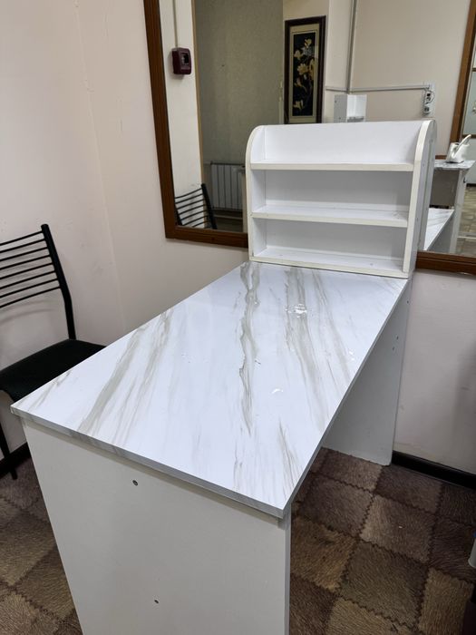Продам стол для маникюра