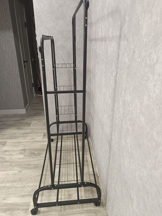 Продам напольную вешалку !