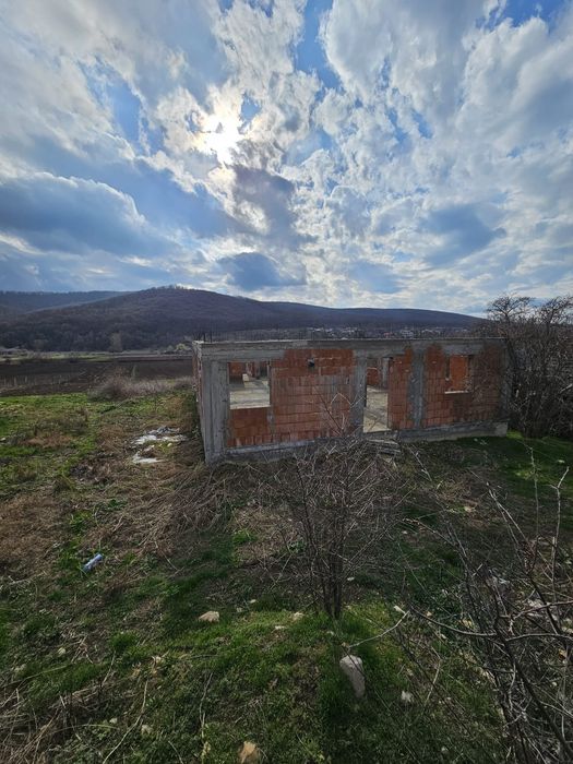 Casă cu teren generos și vedere spre pădure Ciucurova