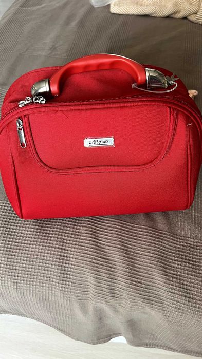 Дорожная сумочка красная бренд Oriflame