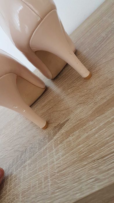 Pantofi crem, lac, marimea 35, toc 9.5cm