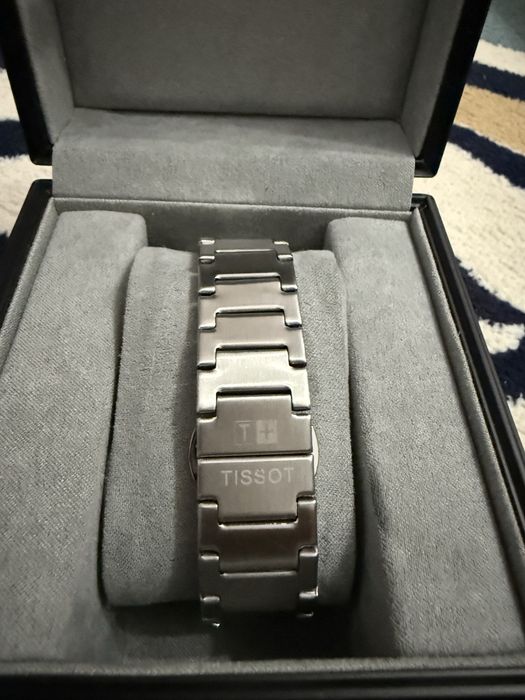 Продам часы Tissot PRX