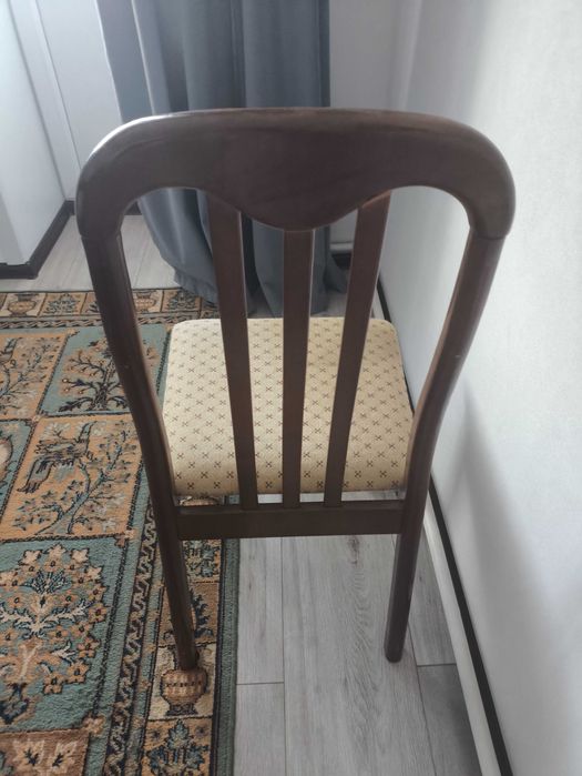 Продам стулья деревянные