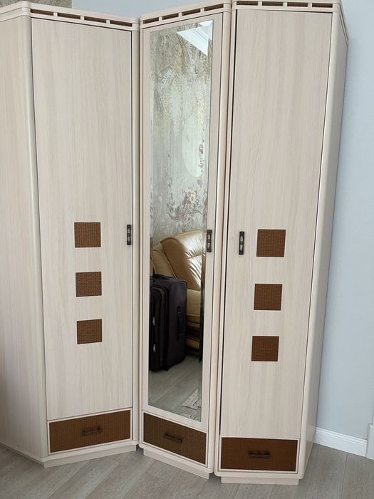 Продается шкаф угловой