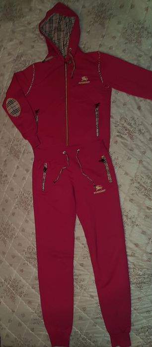 Женский спортивный костюм