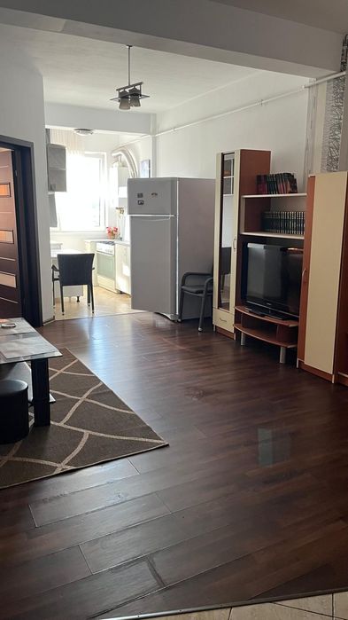 Ofer spre inchiriere apartament cu 2 camere  .