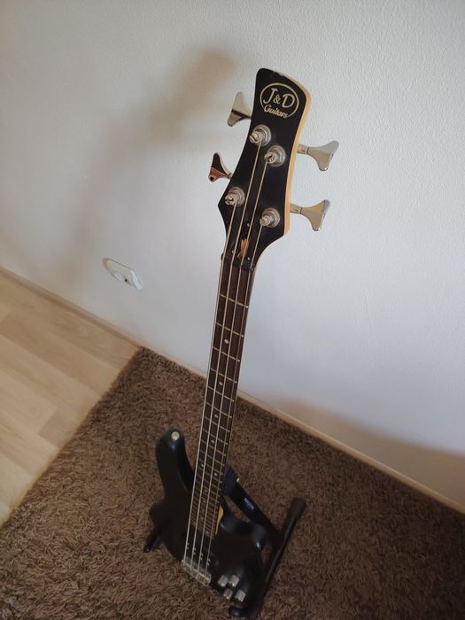 Басов усилвател Laney RB1 Richter 1 и бас китара J&D ,(Jack & Danny)5 W