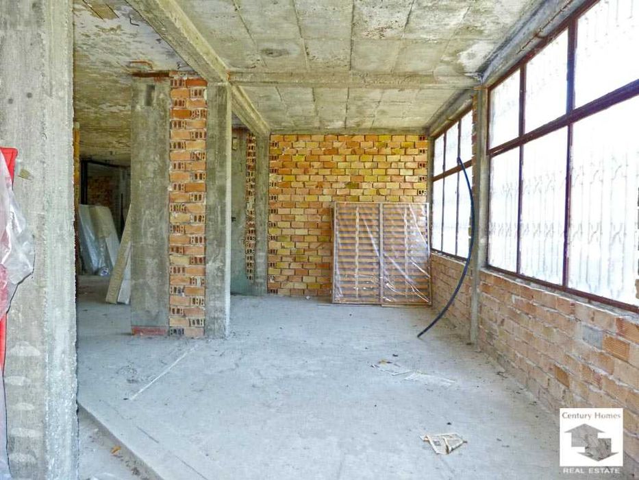 111087 Просторен магазин за продажба, намиращ се в кв. „Зона Б” в град Велико Търново