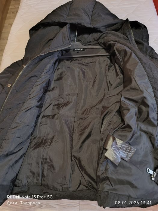 Продавам ново ,черно яке ONLY.