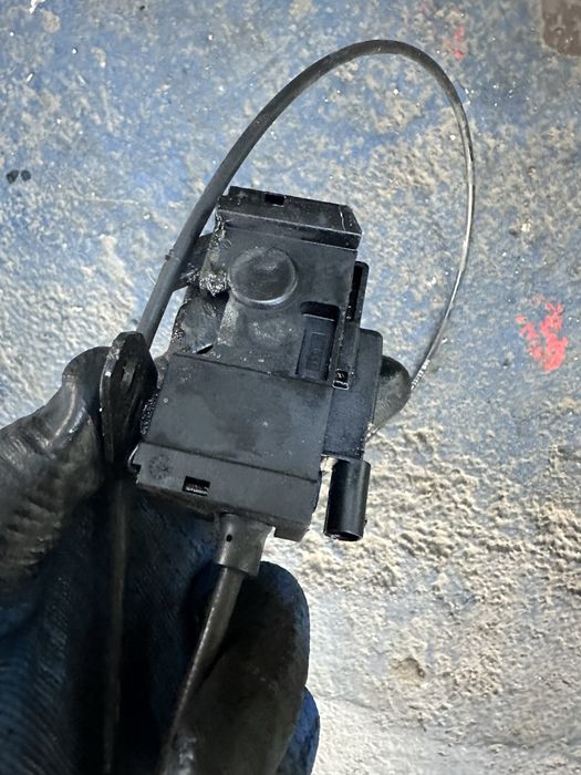 Broasca capota stanga dreapta mercedes w212 c207 w204 glk