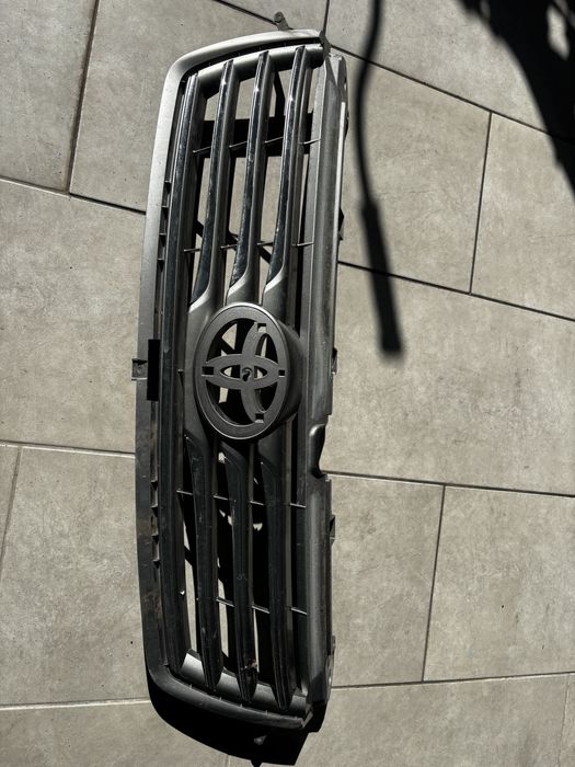 Предна решетка Toyota RAV-4