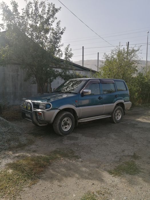 Автомобиль нисан мистраль