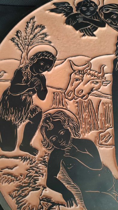 Масивно стенно пано каменна пластика