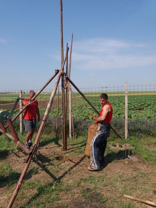 Lucrari foraje puturi cu foreza manuala