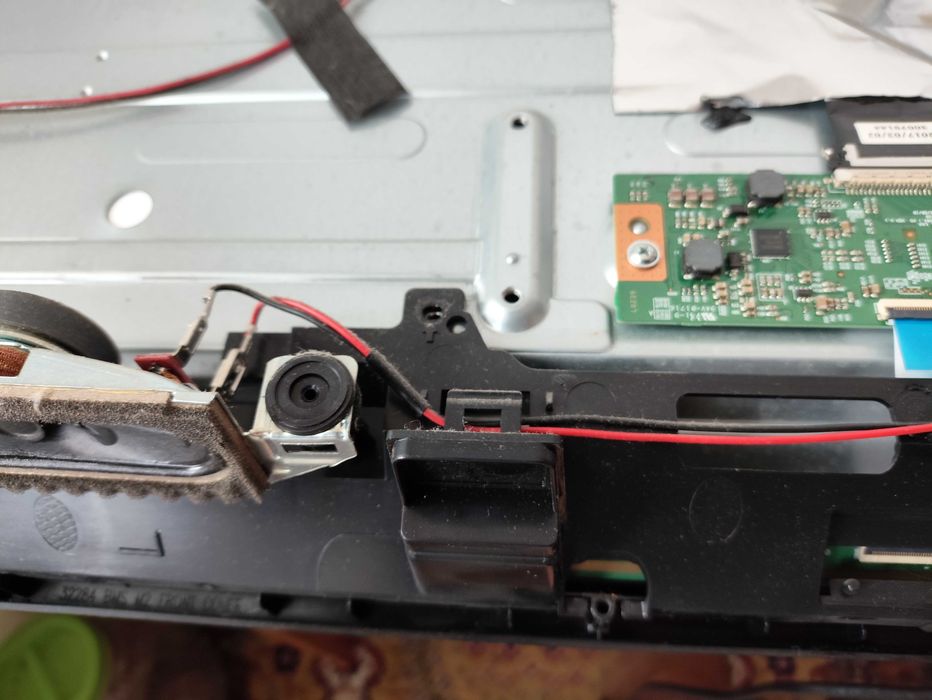 Телевизор Hitachi 32 на части