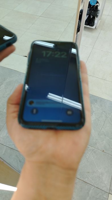 Iphone Xr sotiladi