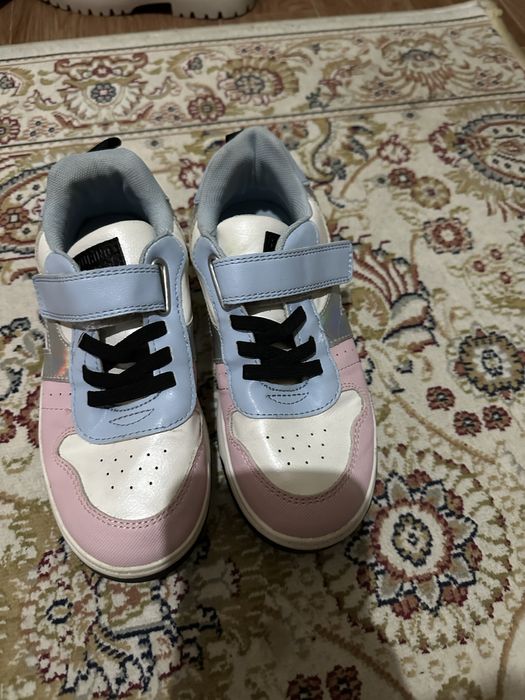 Продаются обуви на девочку 33 размер