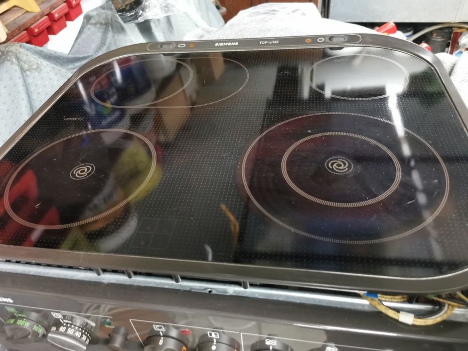 Фурна за вграждане с керамичен плот - трифазна