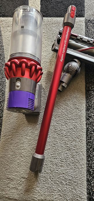 Dyson v8 și V10  pret accesibil