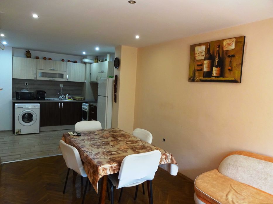 Дава се под наем Четиристаен апартамент в Варна, Зимно кино Тракия - 114 кв.м за 750 € - Снимка #1