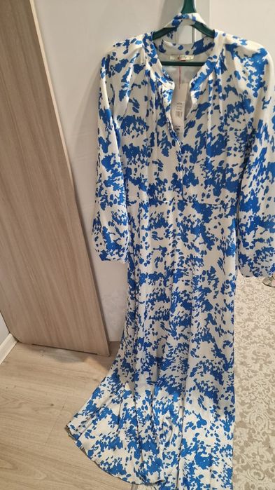 Красивое голубое платье