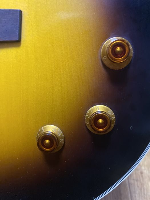 Cort gitara sotiladi