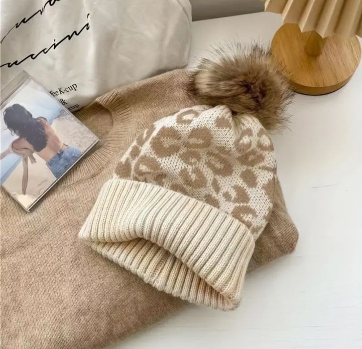 Дамски шапки с пух