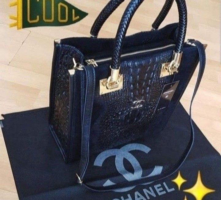 Geanta piele naturala model croco logo metalic auriu, curea detasabila