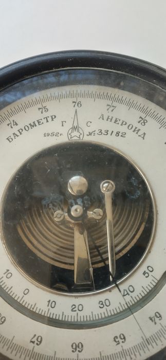 Барометър анероид