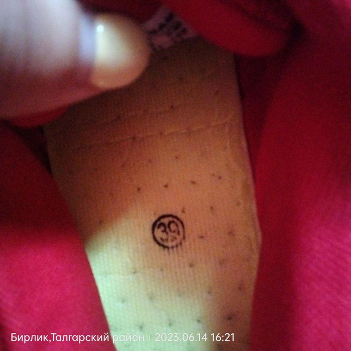 Продам кроссовки новые.