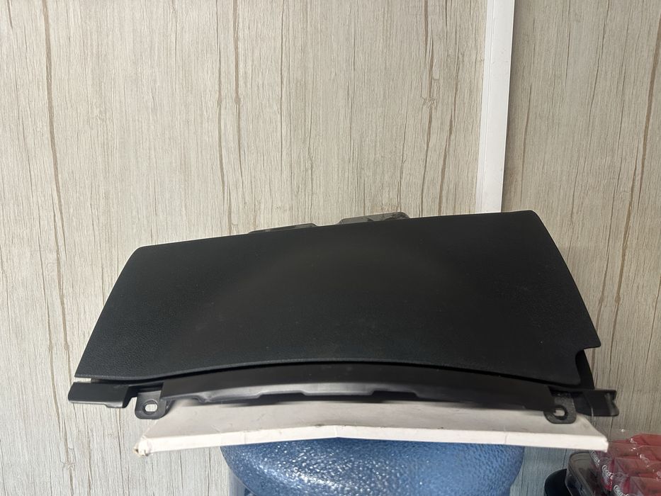 Жабка лява за табло за Ситроен Берлинго след 2008г.!