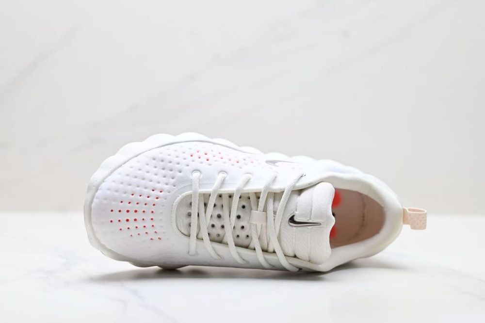 Кроссовки Nike Mind 002