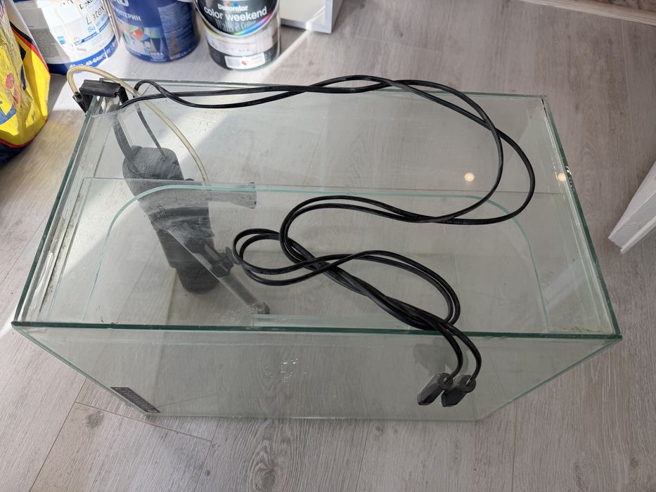 Аквариум за рибки с помпа и нагревател