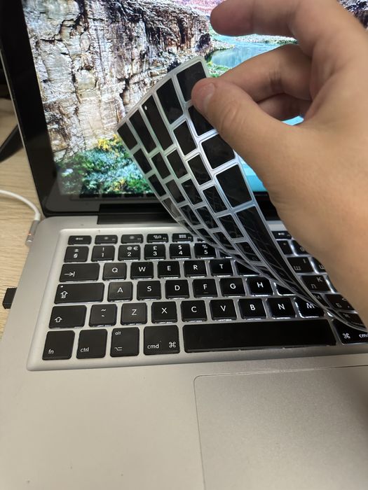 Продам MacBook 2011